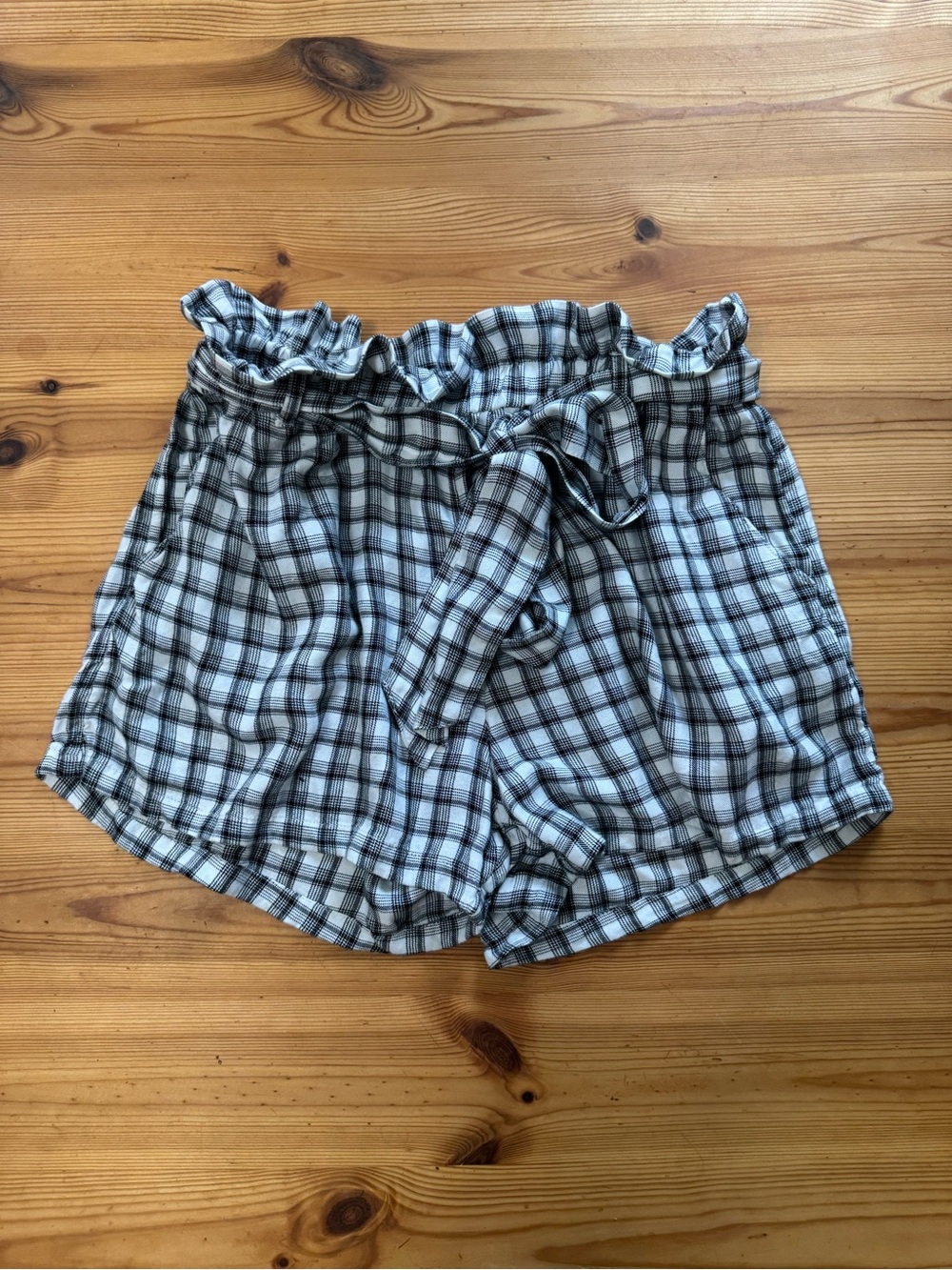 Hollister Plaid Paperbag Waist Women’s Shorts - Black & White